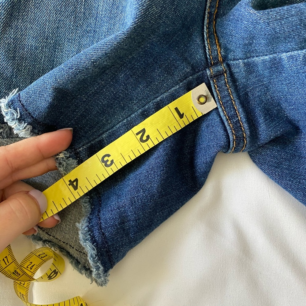 Levi’s Jean Cutoff Shorts - Picture 3 of 3